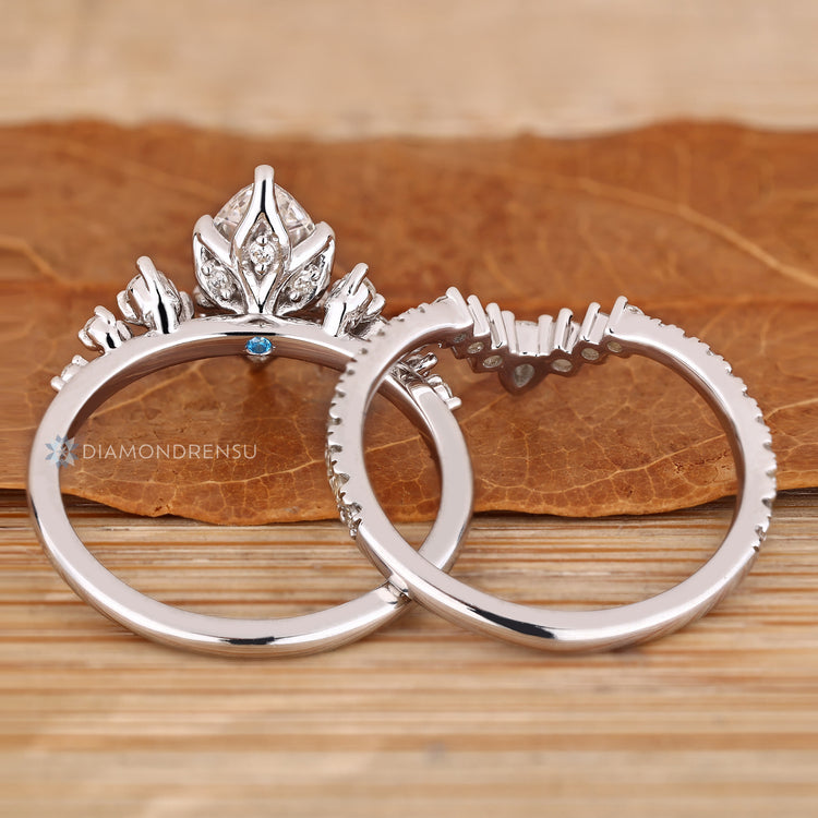 Lab grown marquise diamond ring with Muse setting.