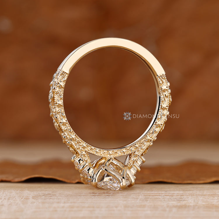 Diamondrensu AU marquise diamond ring with Muse setting.
