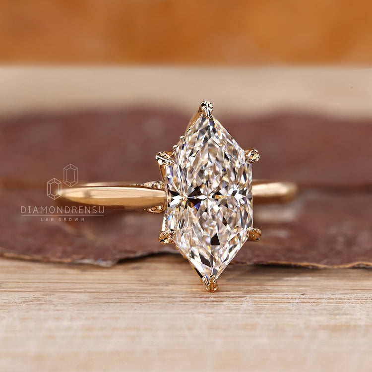 IGI certified Dutch marquise diamond ring design.
