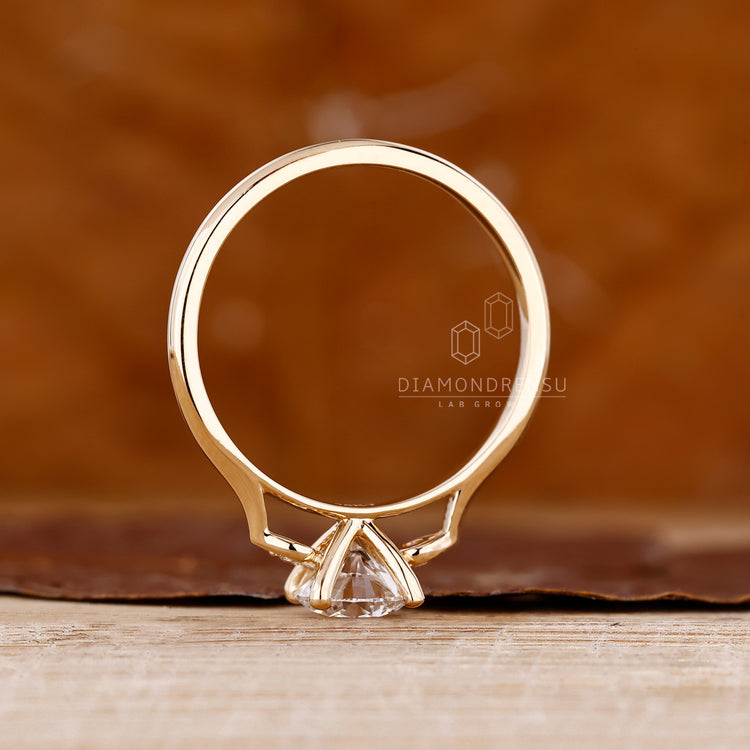 IGI certified handmade round diamond ring.