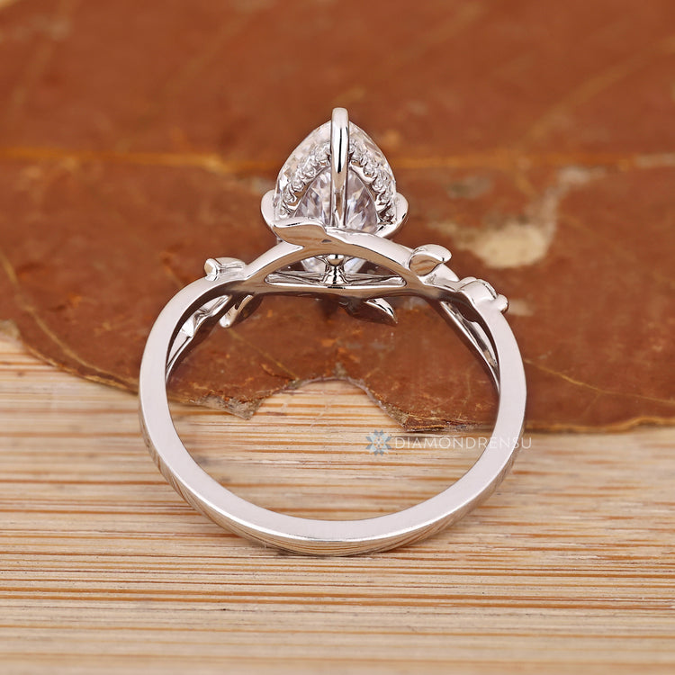 IGI certified marquise diamond ring compass prong.