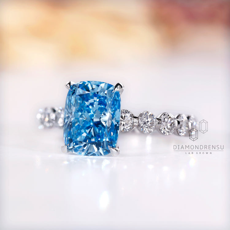 Diamondrensu AU handmade cushion cut diamond ring.