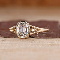 Diamondrensu AU Cushion Old Mine Cut ring.
