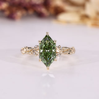 Handmade Dutch marquise diamond ring with green centre diamond.