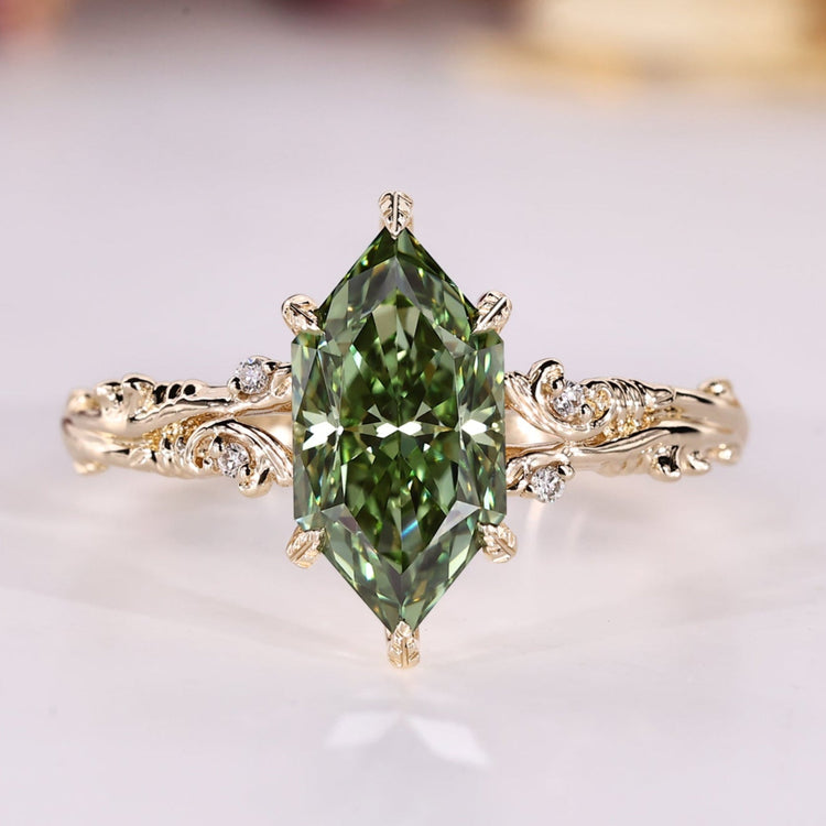 Handmade Dutch marquise diamond ring with green centre diamond.