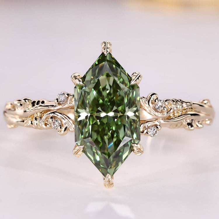 Handmade Dutch marquise diamond ring with green centre diamond.