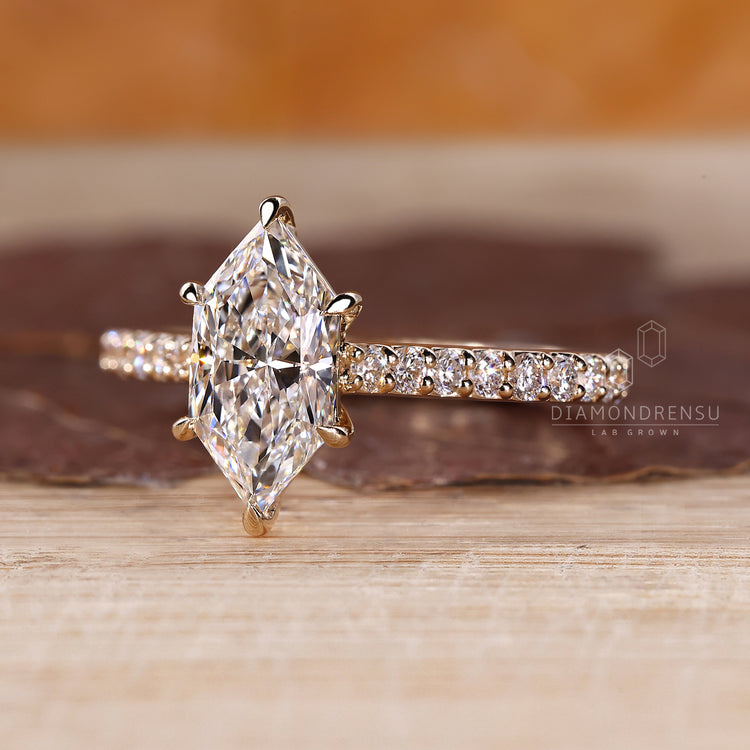 Diamondrensu AU handmade Dutch marquise diamond ring.