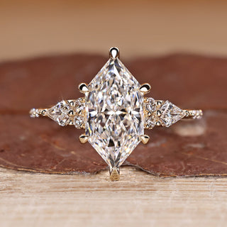 Dutch marquise cut diamond ring kite side stones.