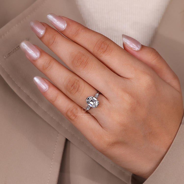 Diamondrensu AU Cushion Old European Cut diamond ring.