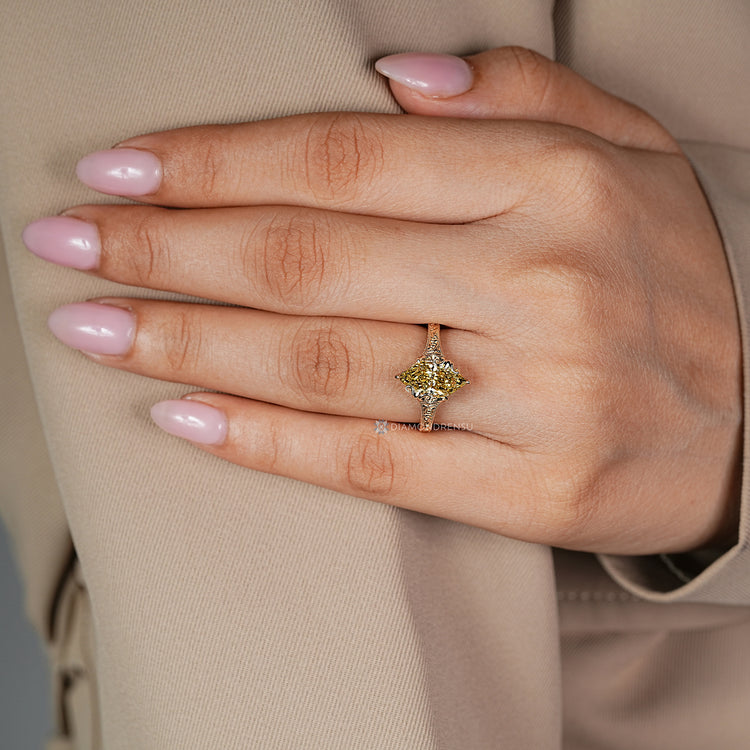 Dutch marquise ring with yellow diamond and tulip basket.