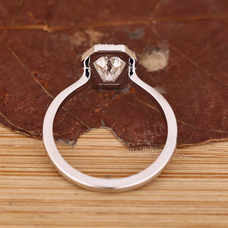 IGI certified coffin diamond ring bezel setting.