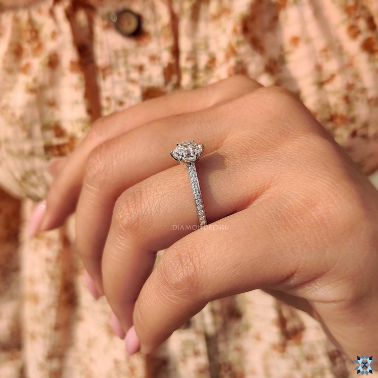 Diamondrensu Australia engagement ring in white gold with 6 claw prong setting.