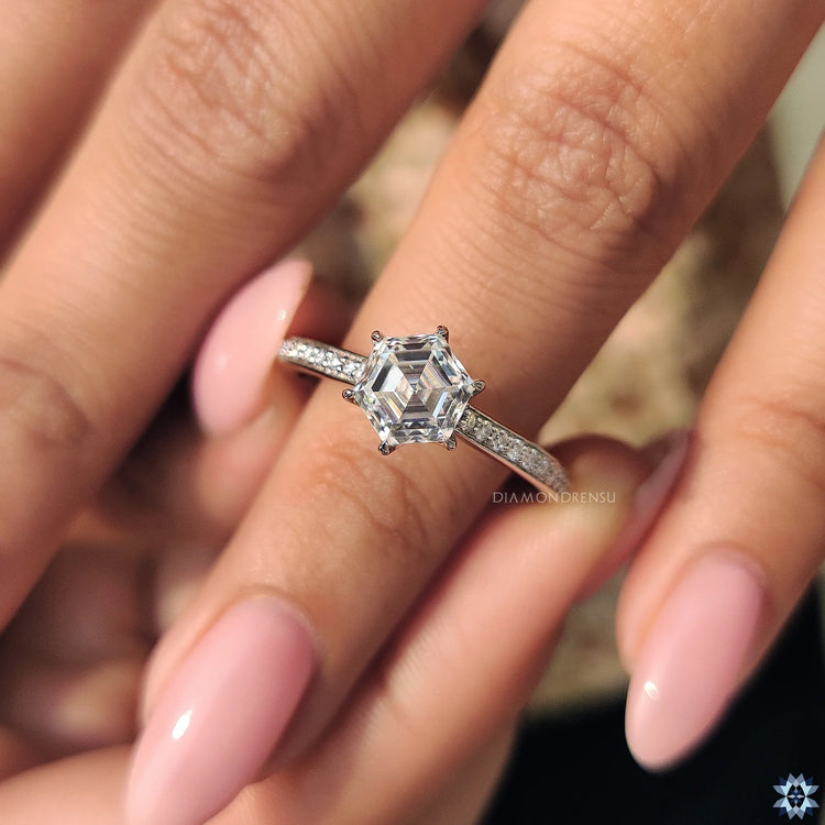 Diamondrensu Australia ring with hexagon shape and round cut pave setting.