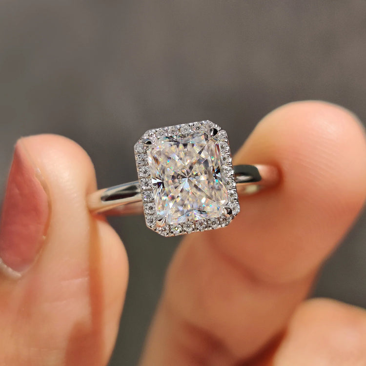 Radiant cut engagement ring featuring a sparkling centre diamond in a classic design