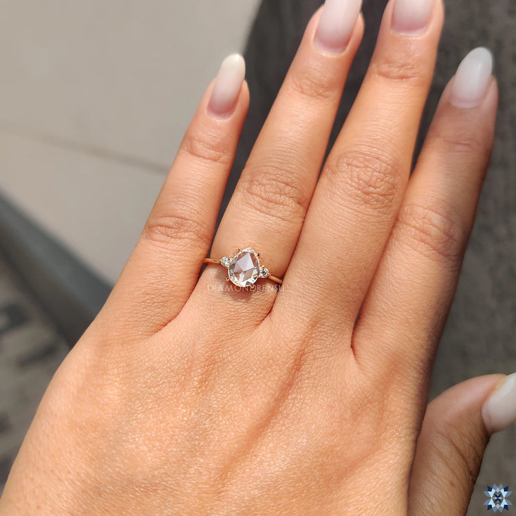 Diamondrensu Australia Engagement Ring with a yellow gold claw prong setting and round side stones.