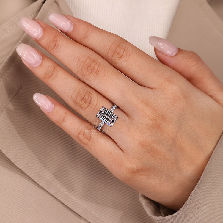 Diamondrensu AU engagement ring with lab grown emerald diamond.