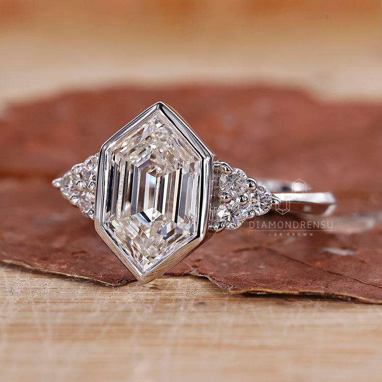 Knife edge shank ring with round cut side stones ring.