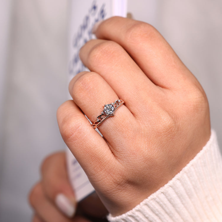 Round Cut Diamond Engagement Ring with 6 prong setting.