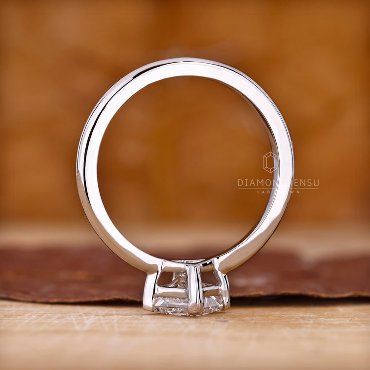 Buy Engagement ring as a simple ring design.