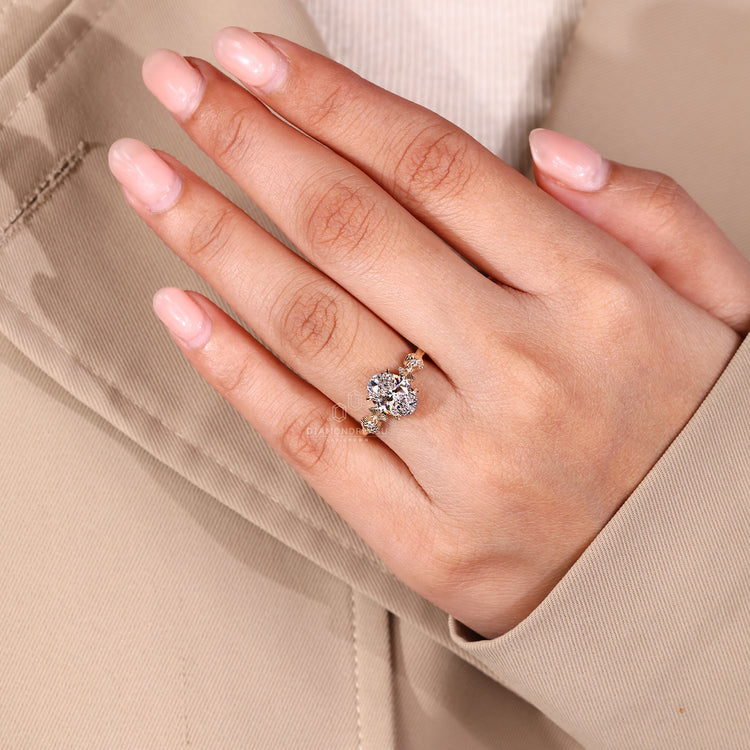 Nature inspired vintage diamond ring design.