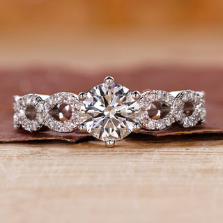 Round cut diamond ring in white gold ring.