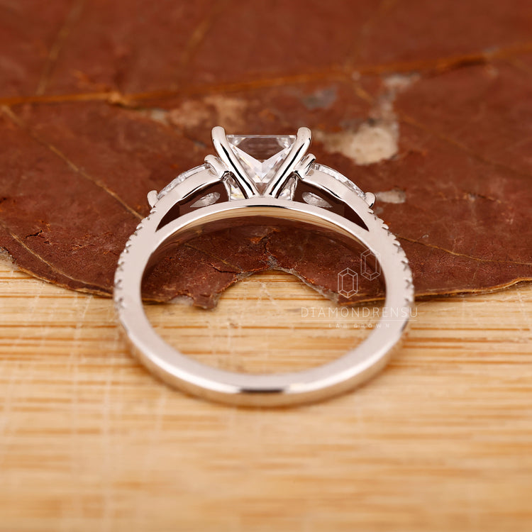 IGI certified white gold ring piece.