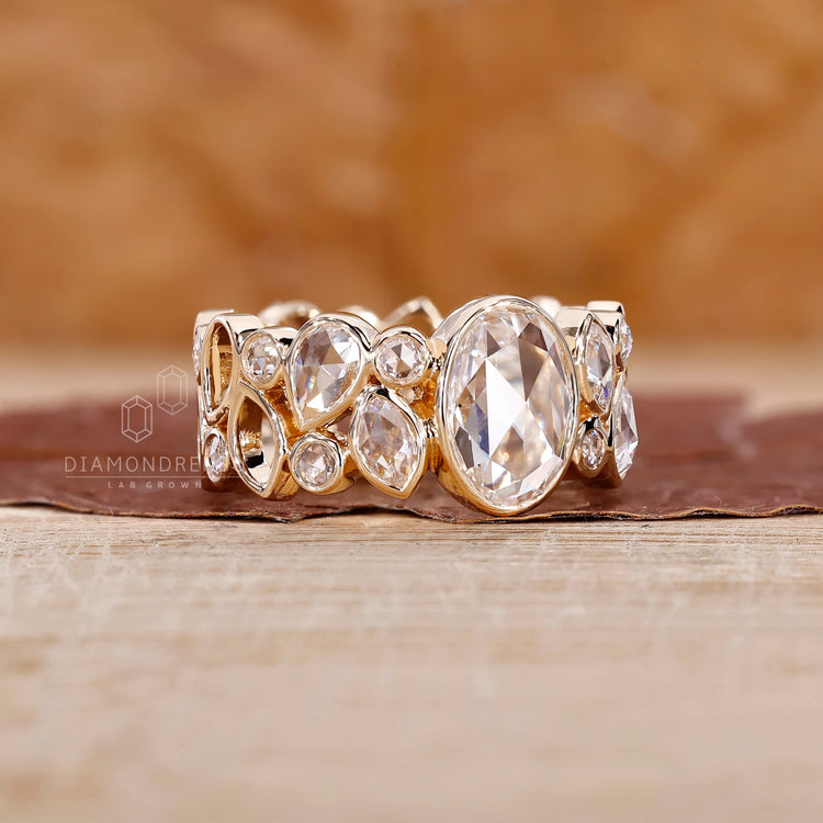 Yellow gold ring with a warm, luxurious finish and a stunning design.