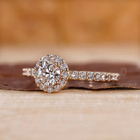 4 prong round halo ring by Diamondrensu AU.