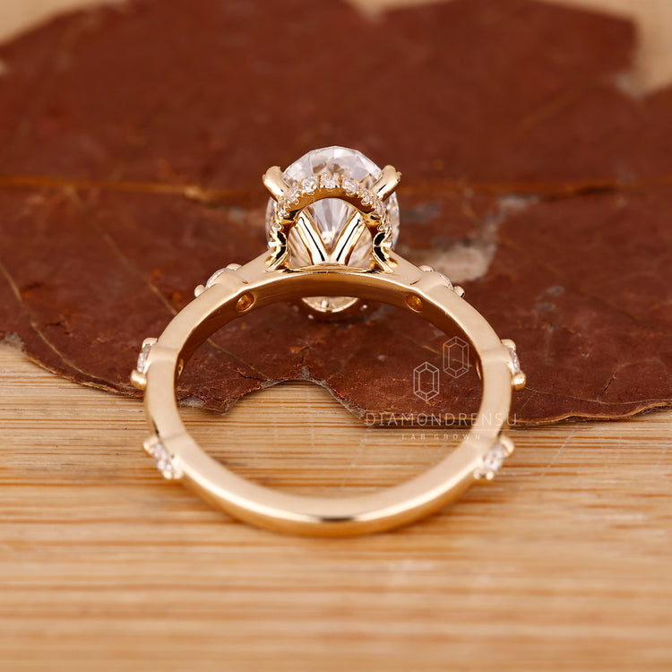 Leaf Style Prong Setting Ring with IGI certified oval diamond.