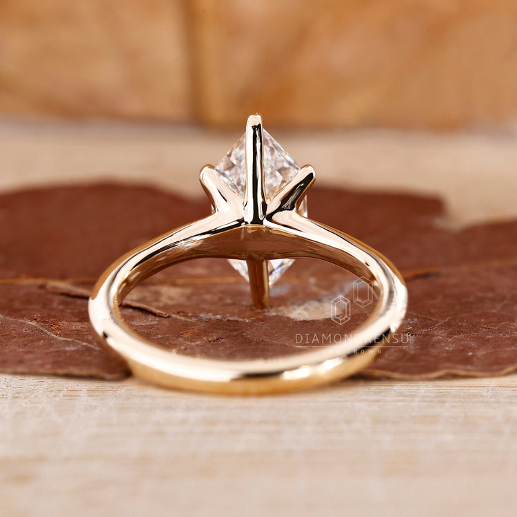Yellow gold ring with IGI certified marquise solitaire diamond.