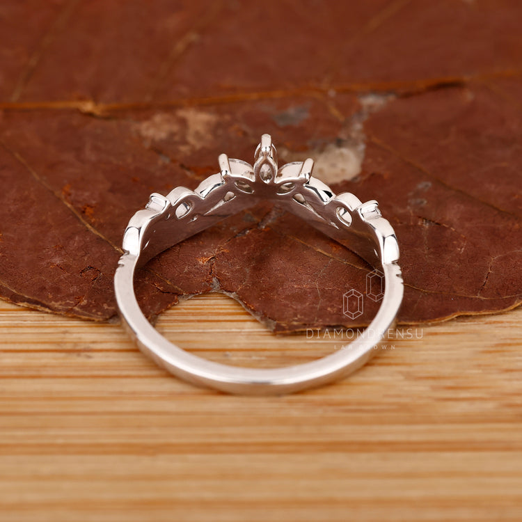 Marquise wedding band from Diamondrensu AU wedding band.