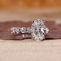 Floating bubble prong suits pave band.