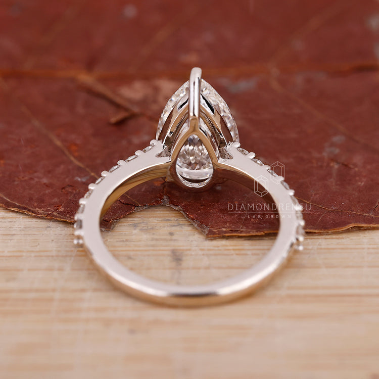 Handmade pear shaped engagement ring in white gold.