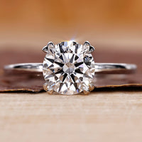 Solitaire engagement ring with round brilliant diamond in white gold.