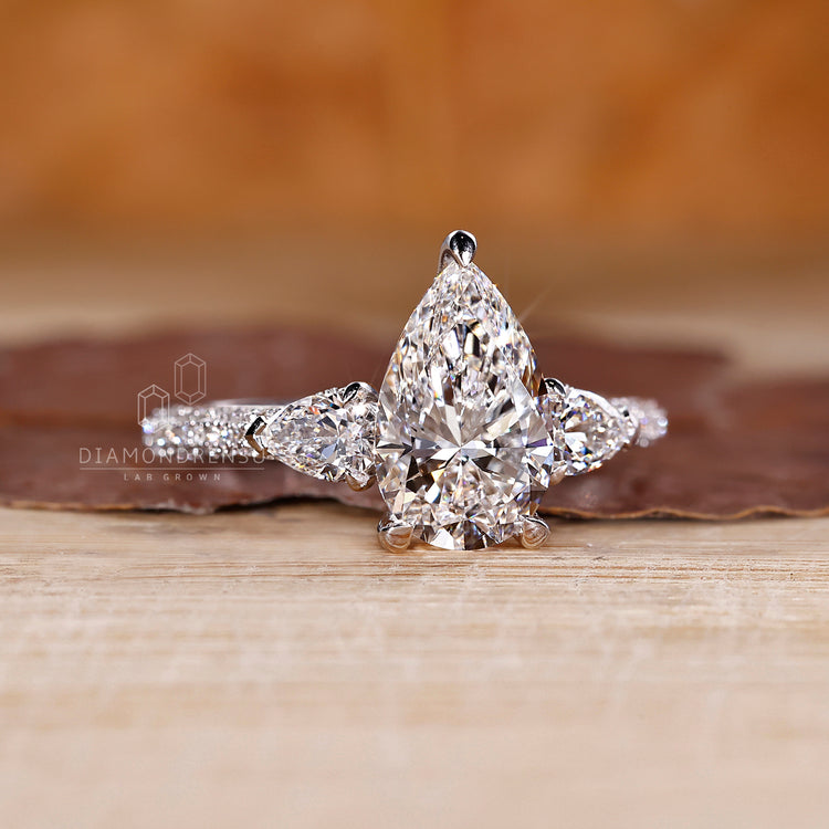IGI certified cathedral diamond ring design.