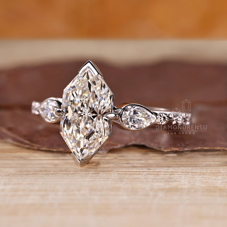 Diamondrensu AU handmade Dutch marquise ring.