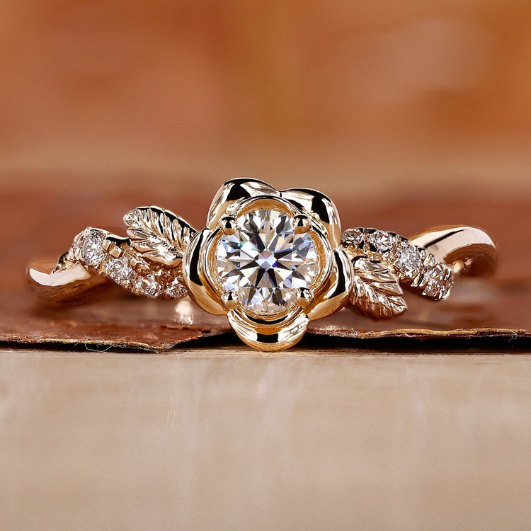 Round cut diamond ring flower inspired nature style.