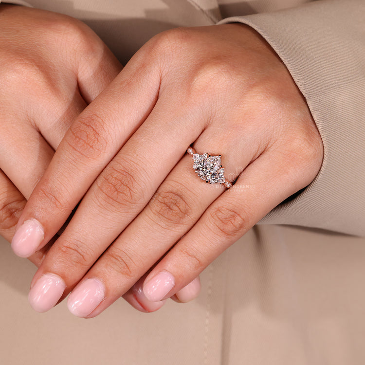 Diamondrensu AU pear diamond ring cluster style.
