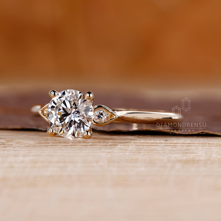 Diamondrensu AU handmade round diamond ring.