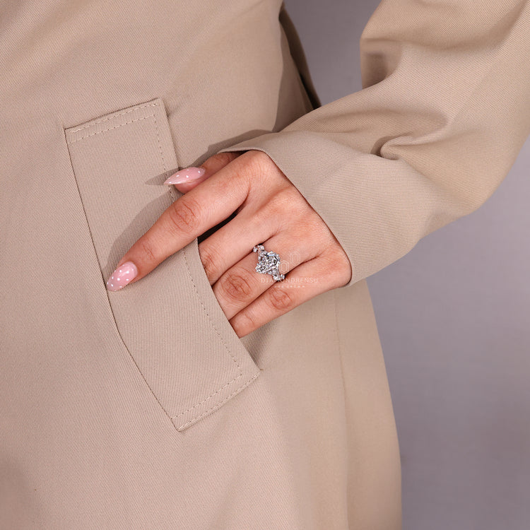 Diamondrensu AU coffin diamond ring cluster style.