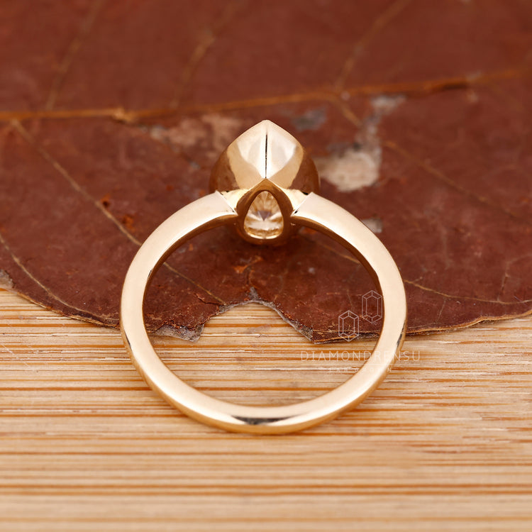 Pear diamond ring bezel prong eight claw setting.