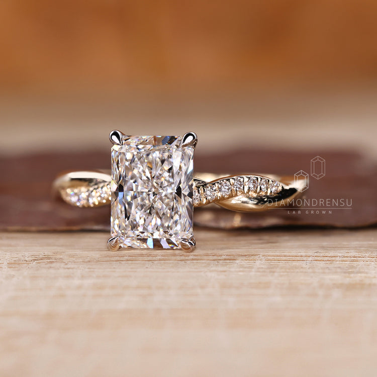 Diamondrensu AU handmade radiant cut diamond ring.