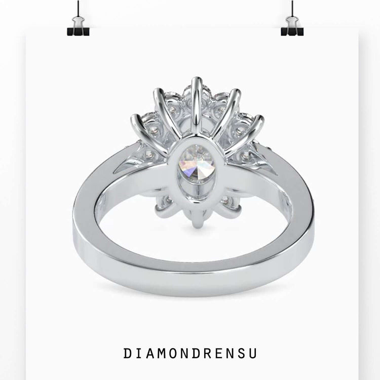 Diamond halo cluster ring with a sparkling and intricate design.