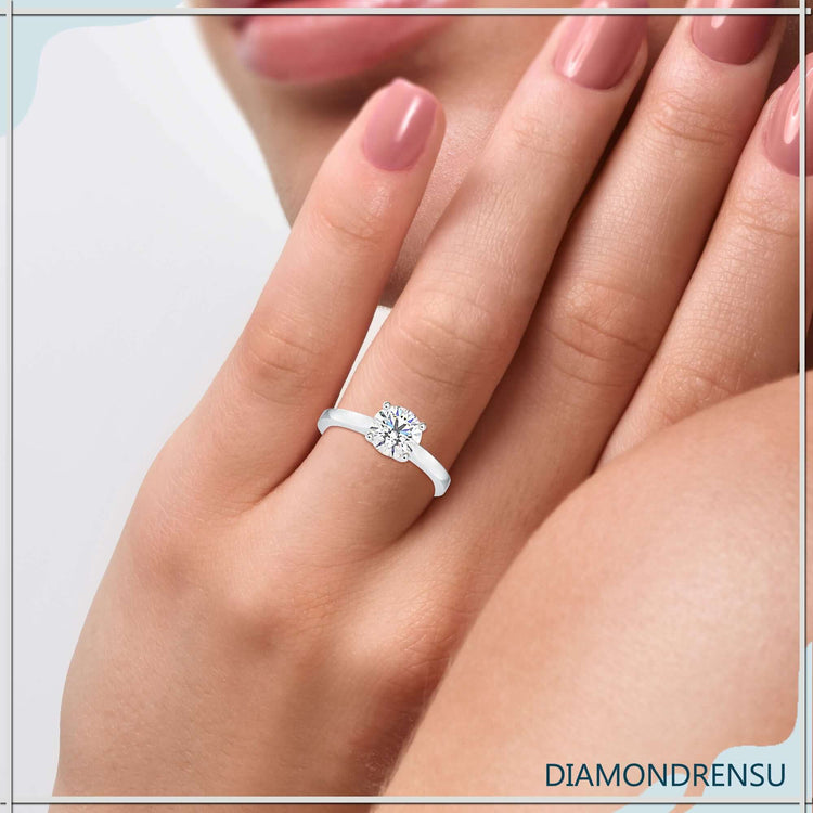 Round diamond engagement ring with a beautiful solitaire design.