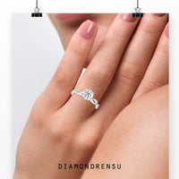 Round brilliant cut diamond ring showcasing unmatched brilliance and beauty.