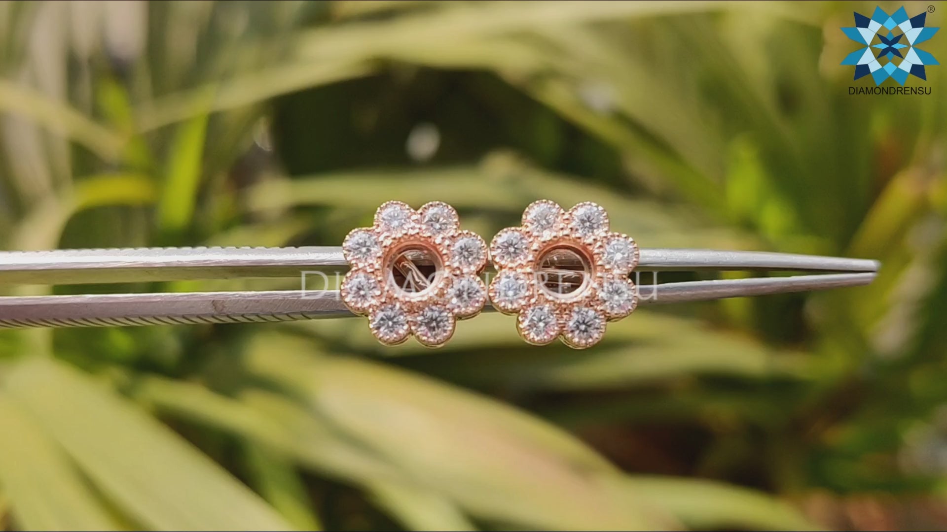 A Simple and Elegant 0.99 TW Round Moissanite Flower Style Wedding Earrings