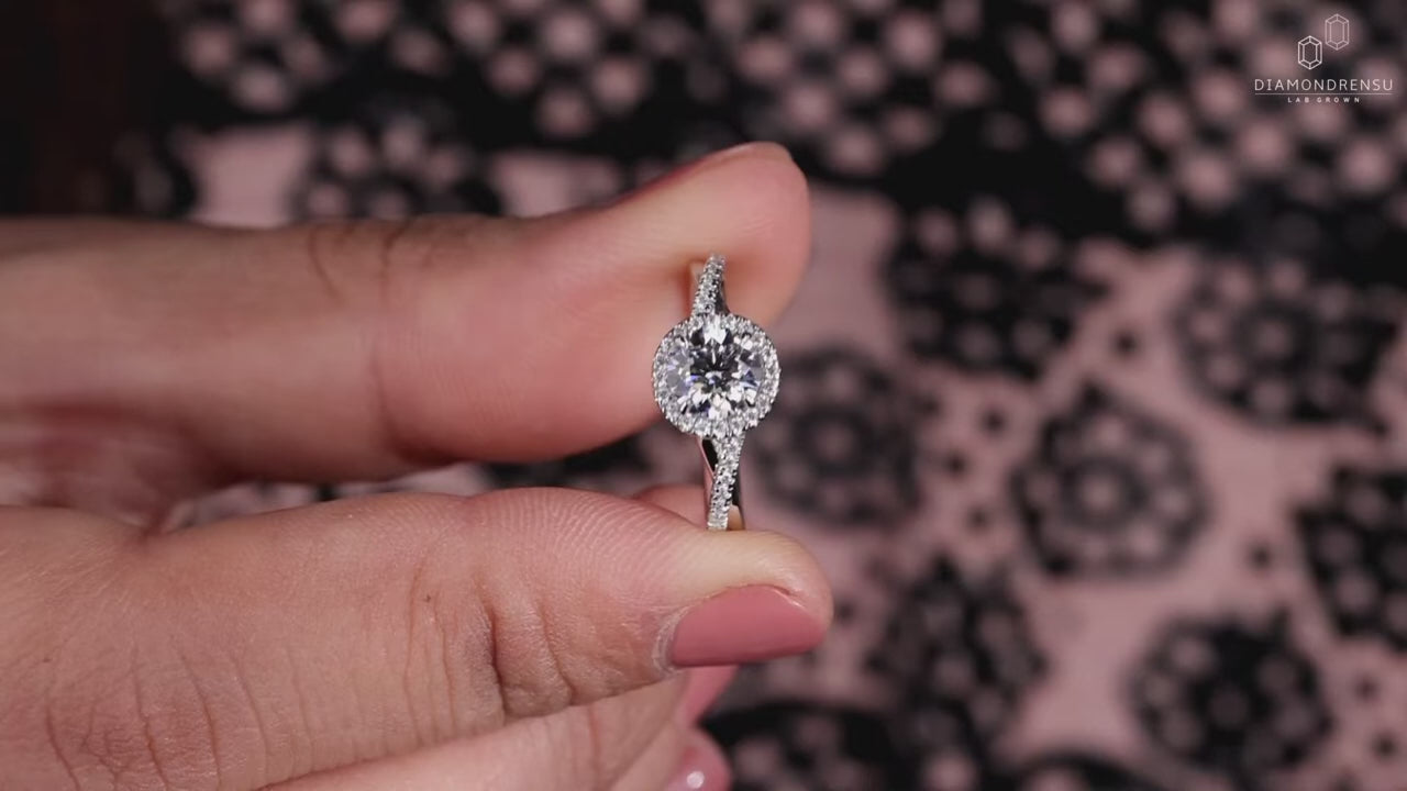 0.87 CT Round Cut Lab-Grown Diamond Ring