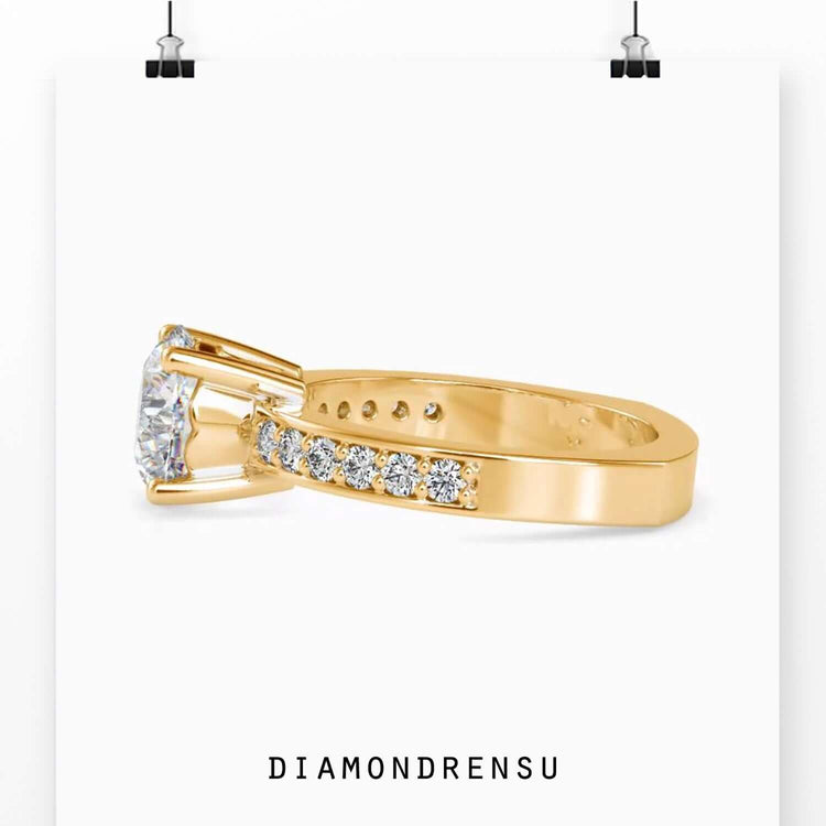 Round cut diamond ring offering stunning brilliance and simplicity.