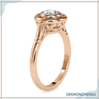 Stunning round diamond engagement ring with brilliant shine.