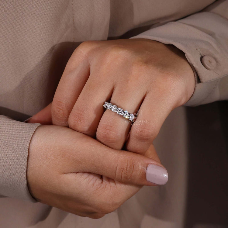 round diamond band
